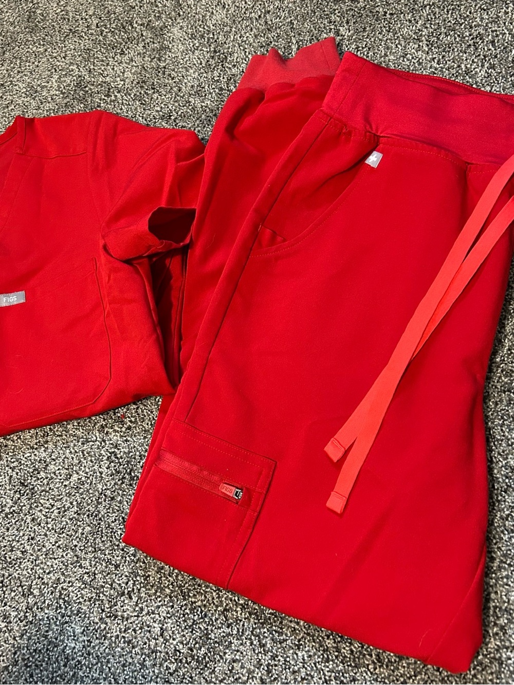 Figs Red Scrub Set